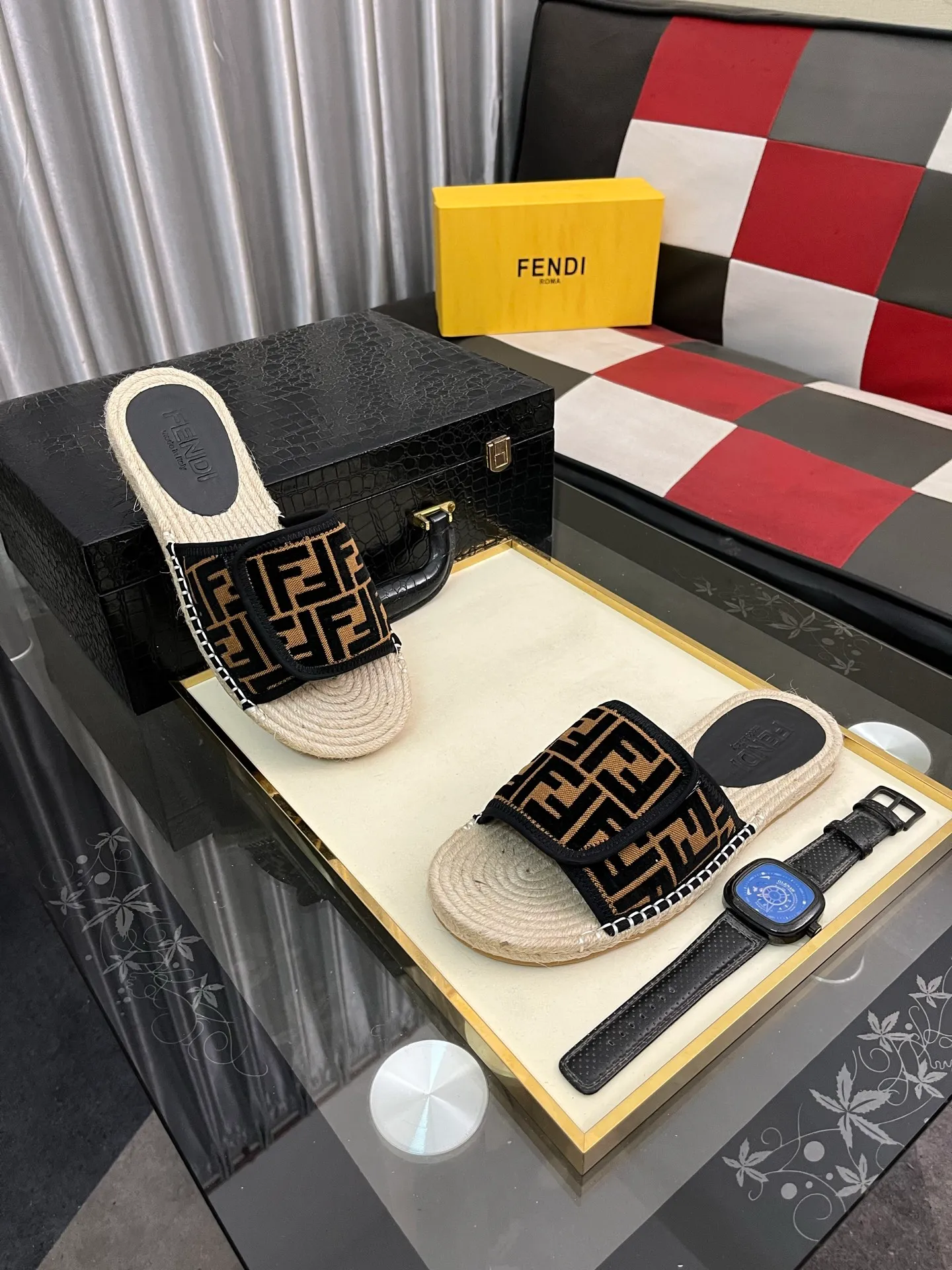 Men's shoes💰320⌚️⌚️[FENDI~Fendi slippers] High-end men's shoes brand official website 1:1 latest masterpiece: original mold customization, fabrics made of imported original materials, upgraded outsole, lighter, top quality in the market, simple and tasteful, a must-have for fashionistas, fashion is at your feet, full of confidence, the same style at the counter👍The season of summer slippers is here. Yardage: 38-44. Can be customized45.46.47